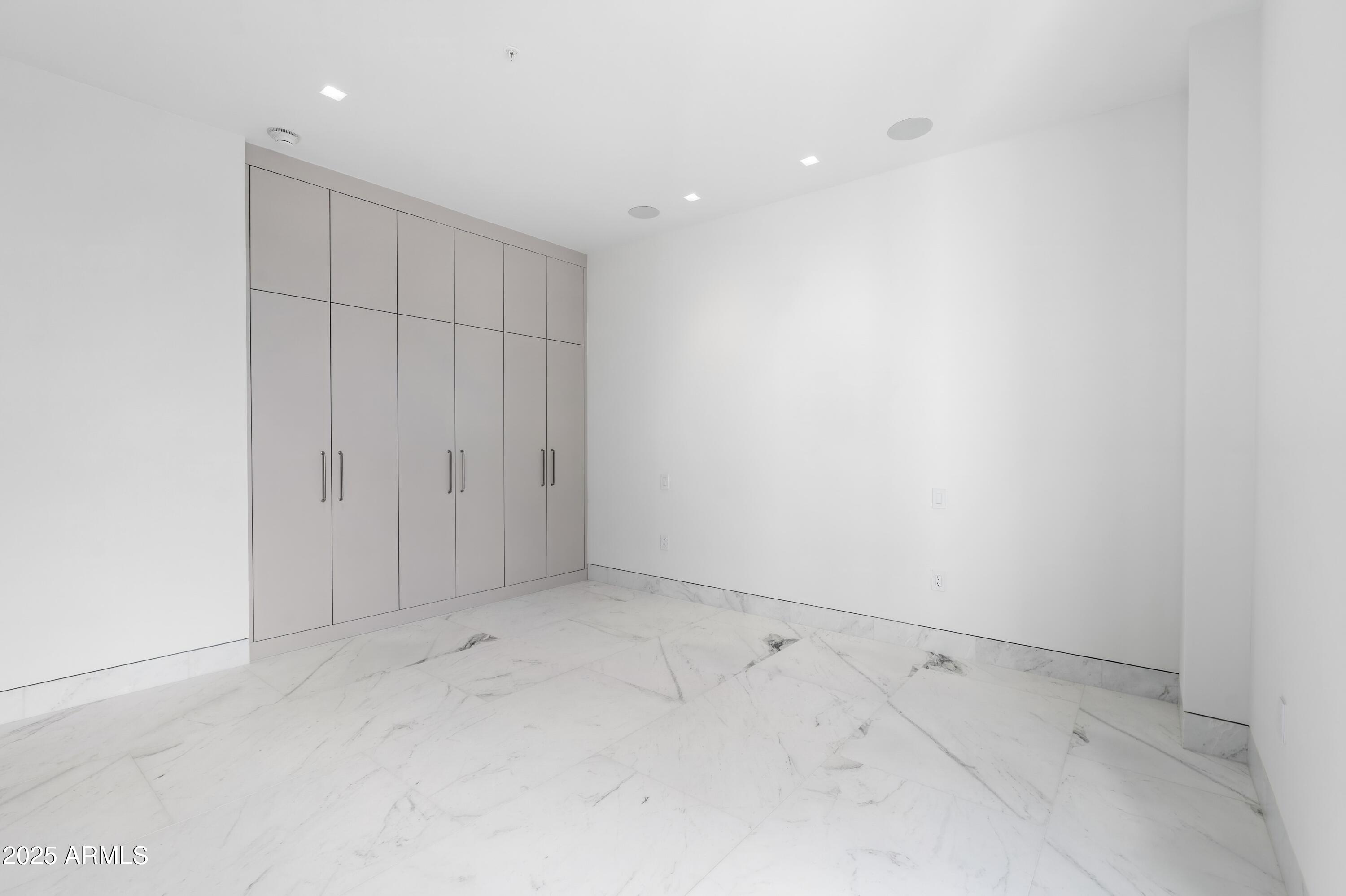 6587 North Palmeraie Boulevard, Unit 2041 Paradise Valley, AZ 85253 - Photo 46 of 74 046_Bedroom