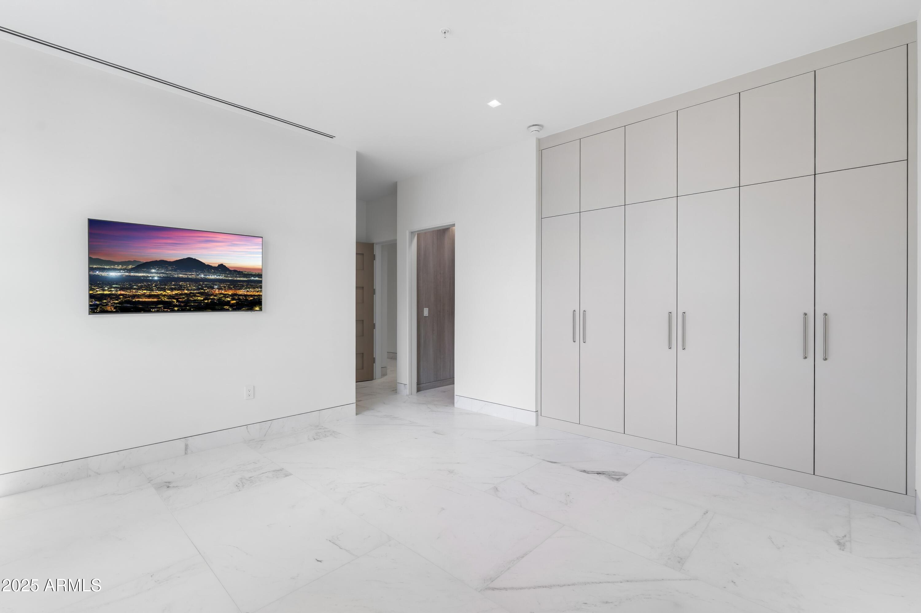 6587 North Palmeraie Boulevard, Unit 2041 Paradise Valley, AZ 85253 - Photo 47 of 74 047_Bedroom