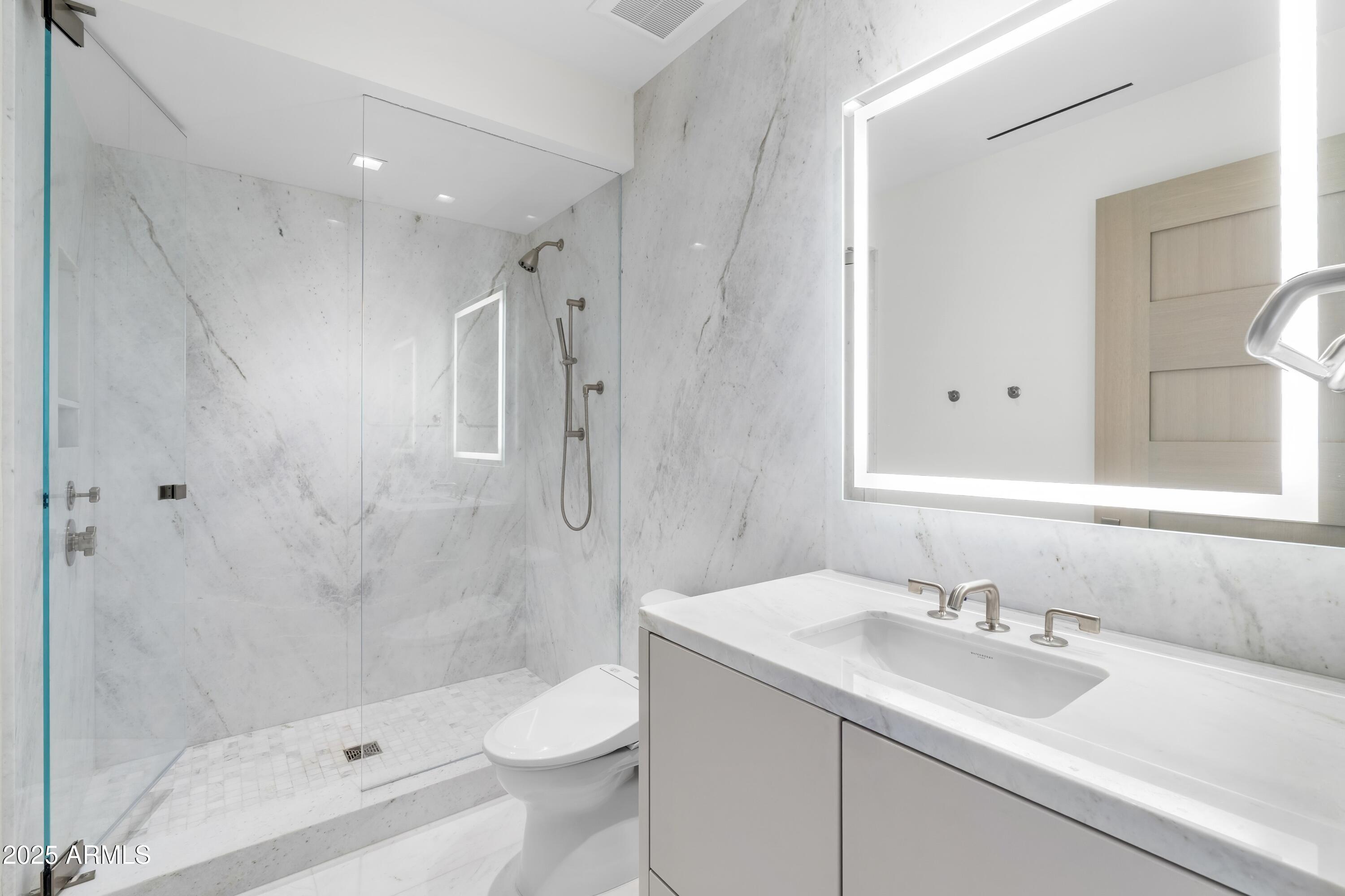 6587 North Palmeraie Boulevard, Unit 2041 Paradise Valley, AZ 85253 - Photo 49 of 74 049_Bathroom