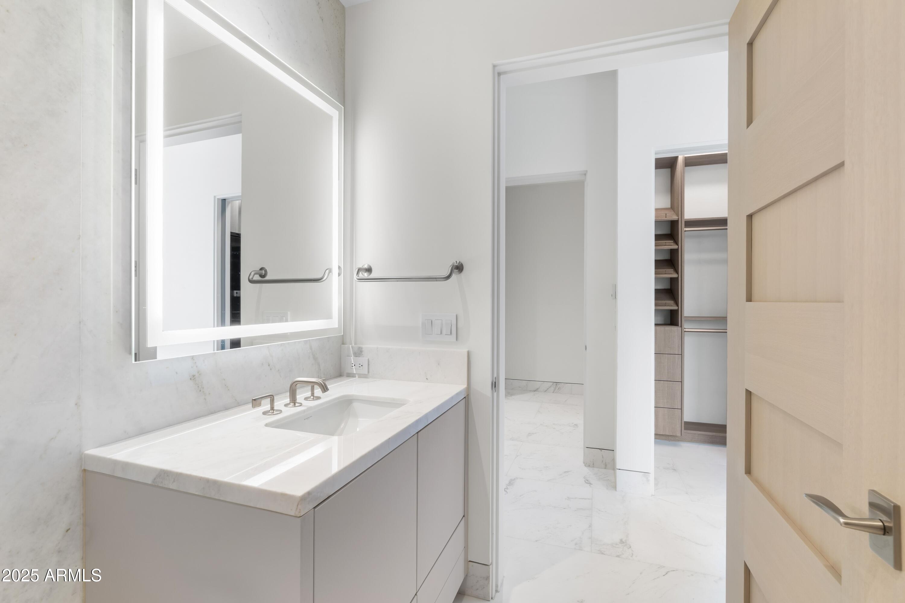 6587 North Palmeraie Boulevard, Unit 2041 Paradise Valley, AZ 85253 - Photo 51 of 74 051_Bathroom