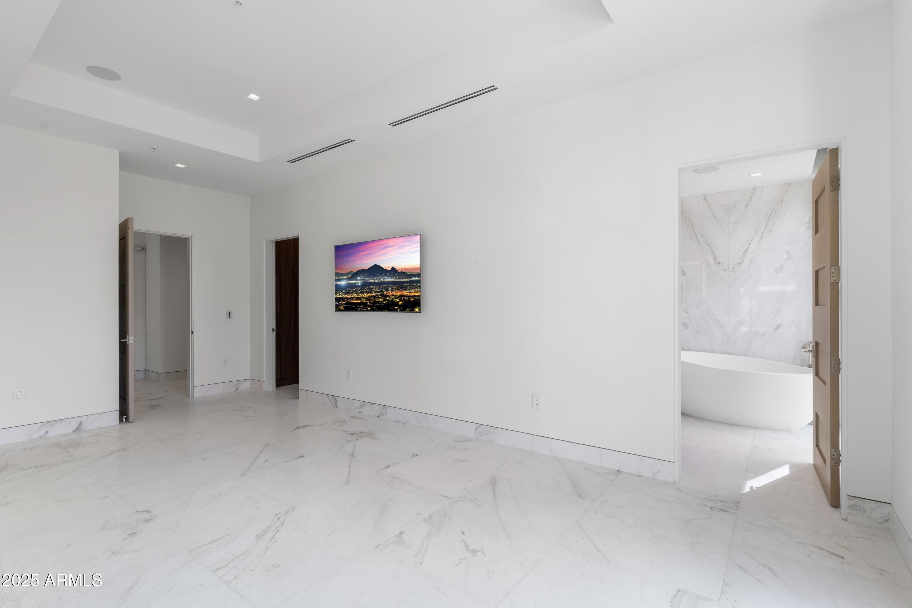 6587 North Palmeraie Boulevard, Unit 2041 Paradise Valley, AZ 85253 - Photo 55 of 74 055_Primary Bedroom