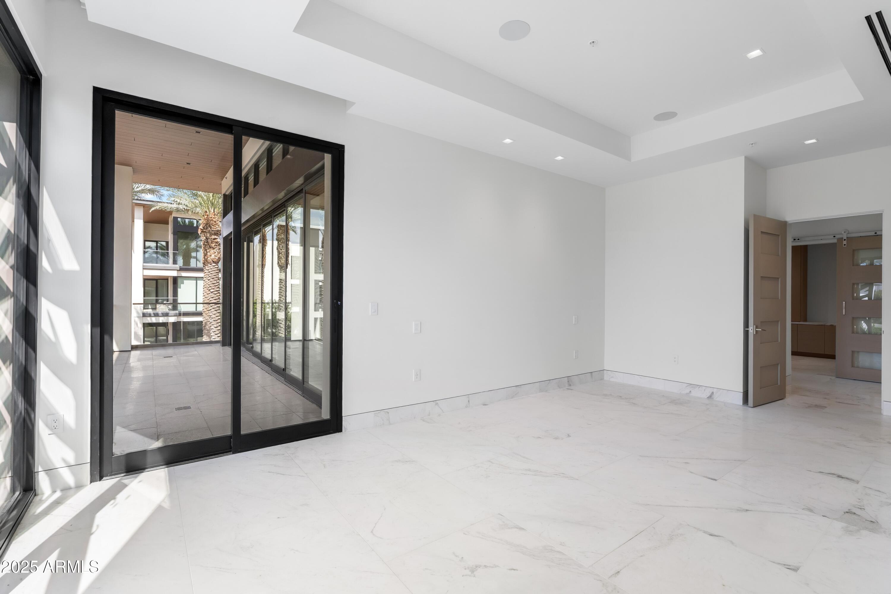 6587 North Palmeraie Boulevard, Unit 2041 Paradise Valley, AZ 85253 - Photo 56 of 74 056_Primary Bedroom