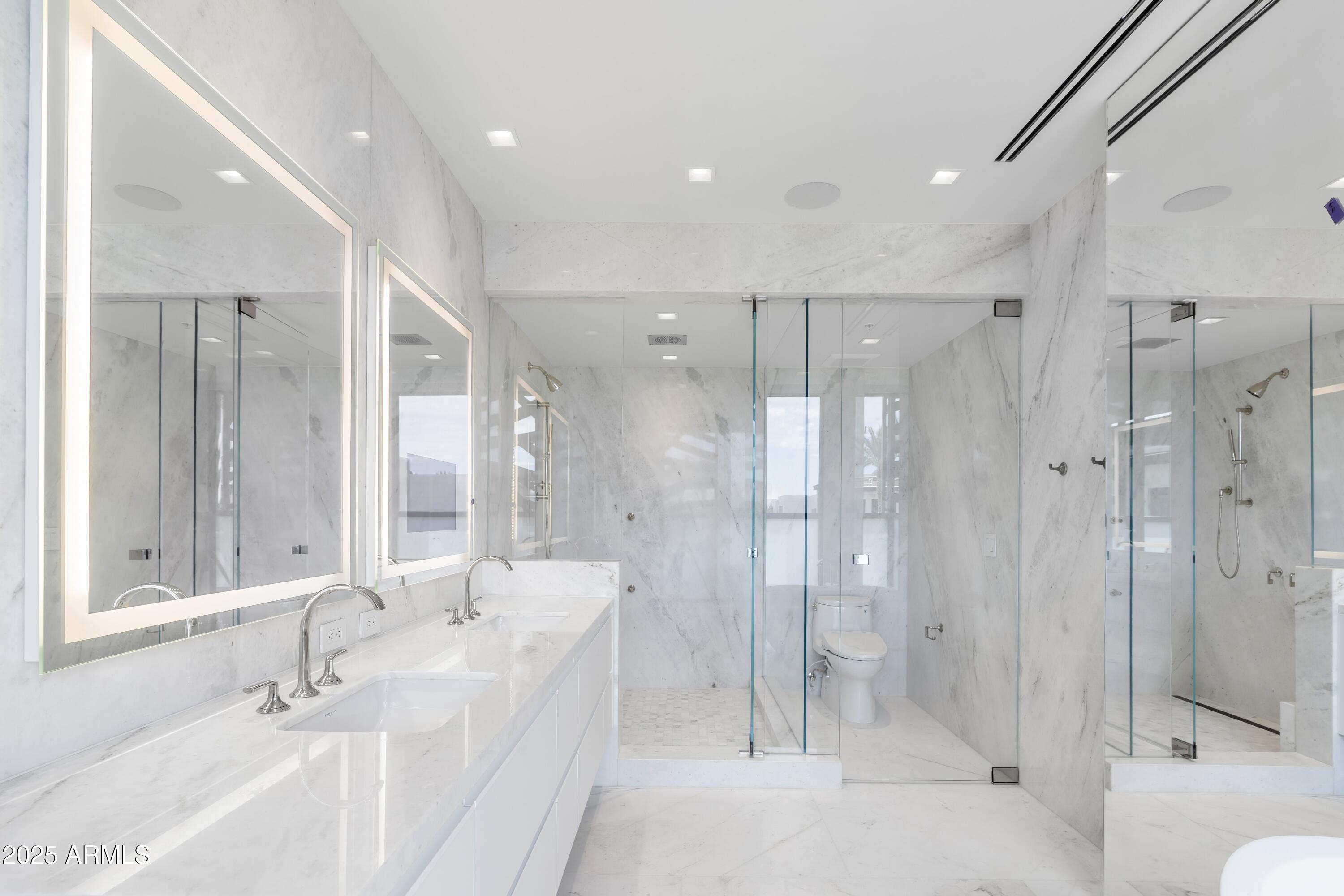 6587 North Palmeraie Boulevard, Unit 2041 Paradise Valley, AZ 85253 - Photo 59 of 74 059_Primary Bathroom