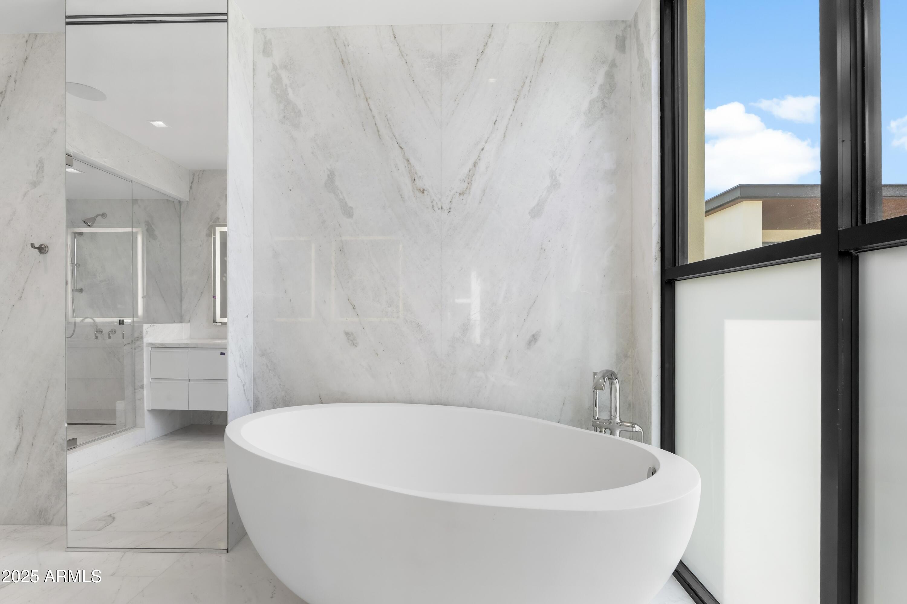 6587 North Palmeraie Boulevard, Unit 2041 Paradise Valley, AZ 85253 - Photo 62 of 74 062_Primary Bathroom