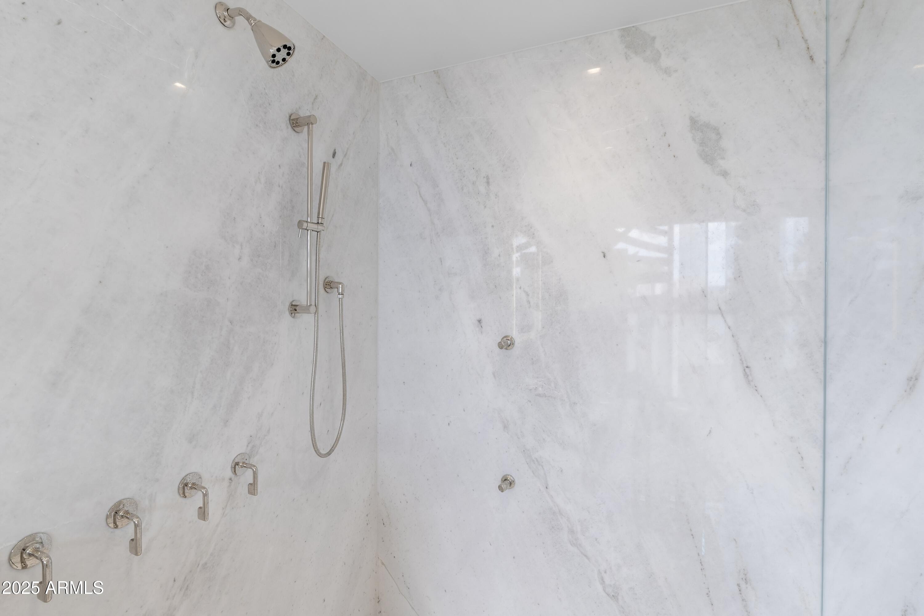 6587 North Palmeraie Boulevard, Unit 2041 Paradise Valley, AZ 85253 - Photo 64 of 74 064_Primary Bathroom