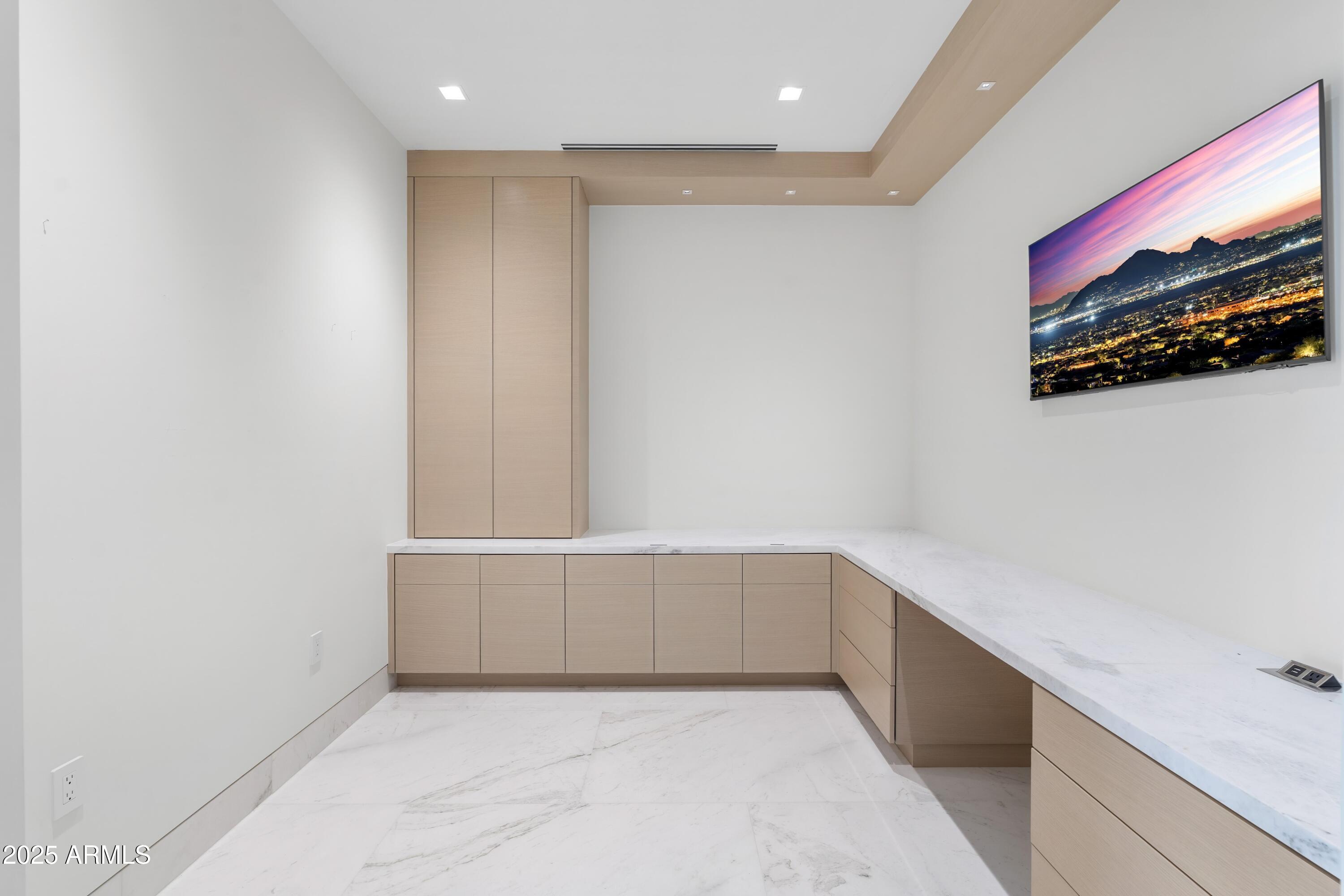 6587 North Palmeraie Boulevard, Unit 2041 Paradise Valley, AZ 85253 - Photo 66 of 74 066_Office