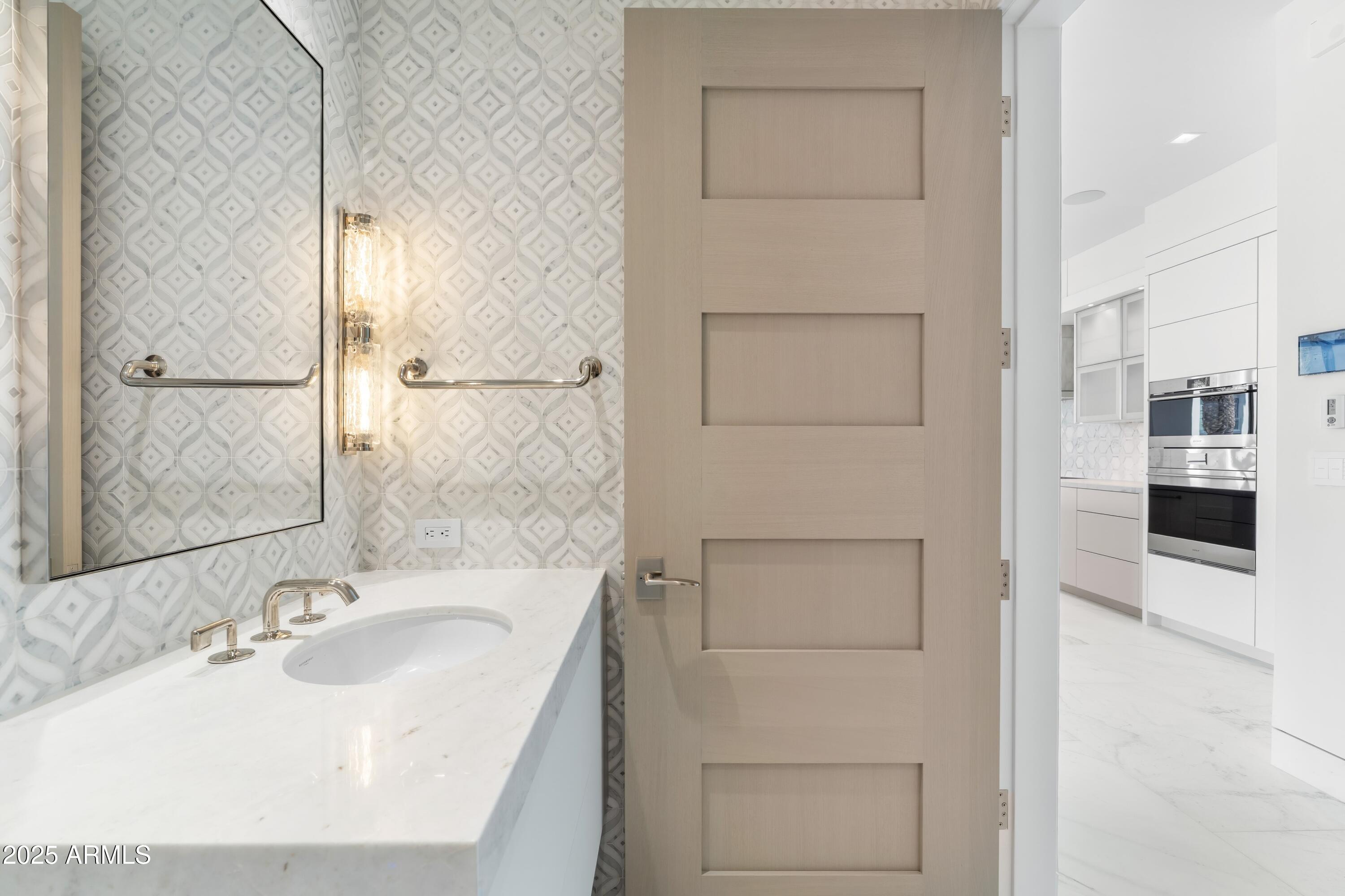 6587 North Palmeraie Boulevard, Unit 2041 Paradise Valley, AZ 85253 - Photo 69 of 74 069_Bathroom