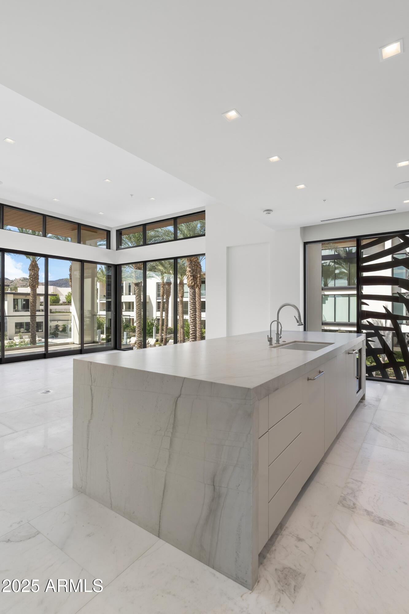 6587 North Palmeraie Boulevard, Unit 2041 Paradise Valley, AZ 85253 - Photo 71 of 74 071_Kitchen