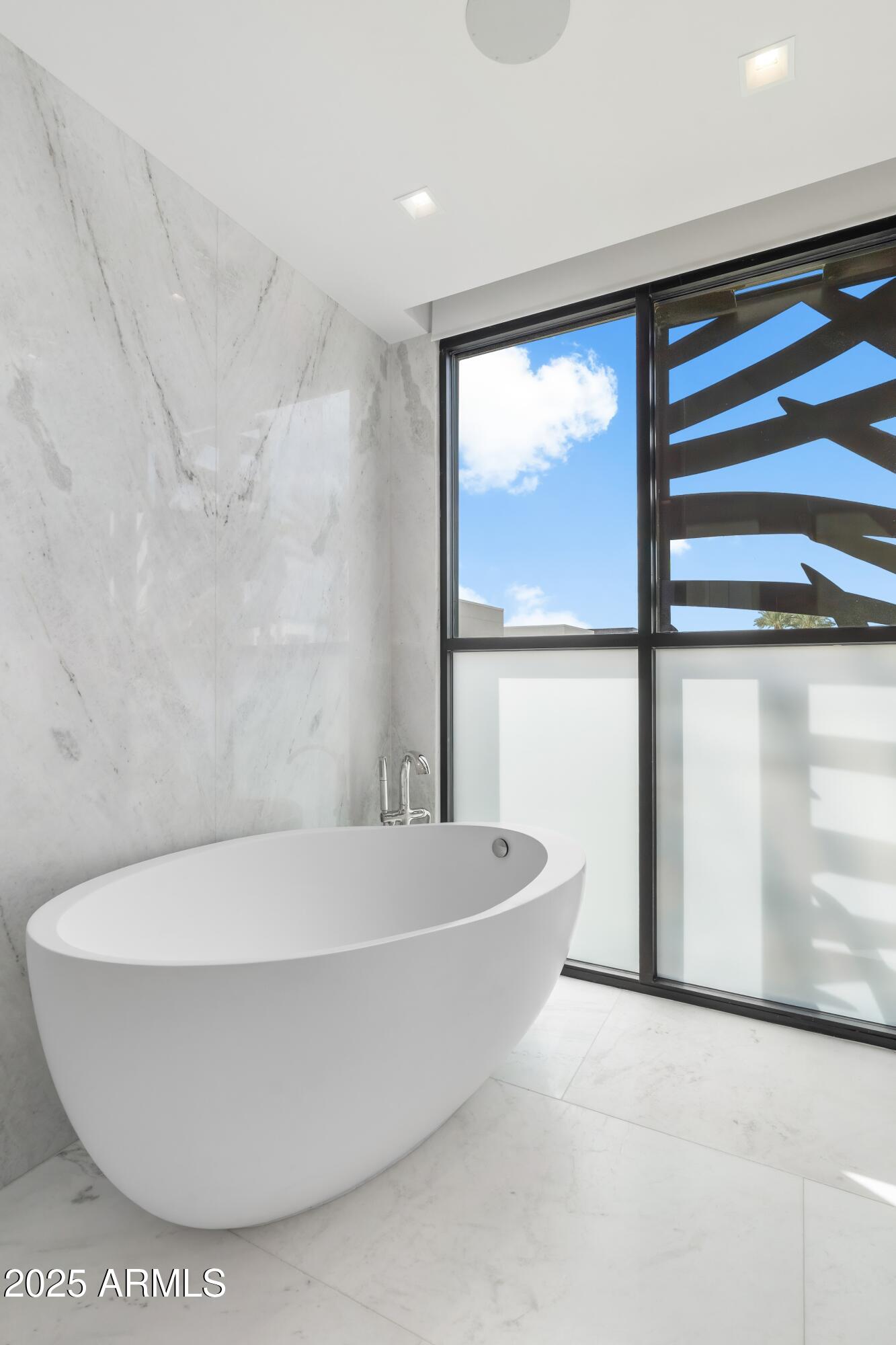 6587 North Palmeraie Boulevard, Unit 2041 Paradise Valley, AZ 85253 - Photo 74 of 74 074_Primary Bathroom