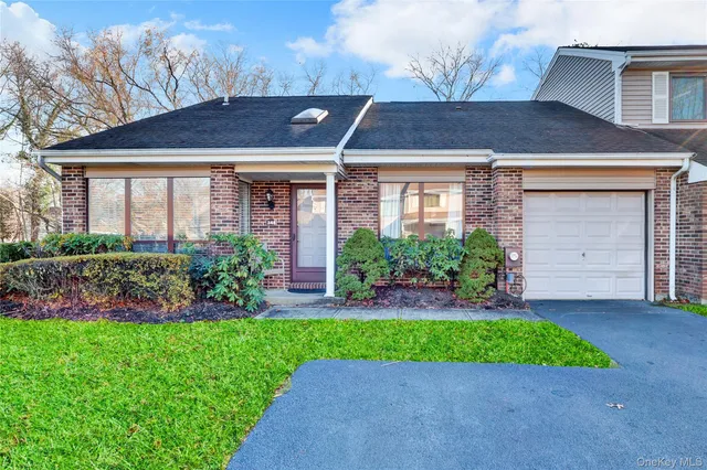 $599,990 | 248 Pond View Lane, Smithtown, NY 11787