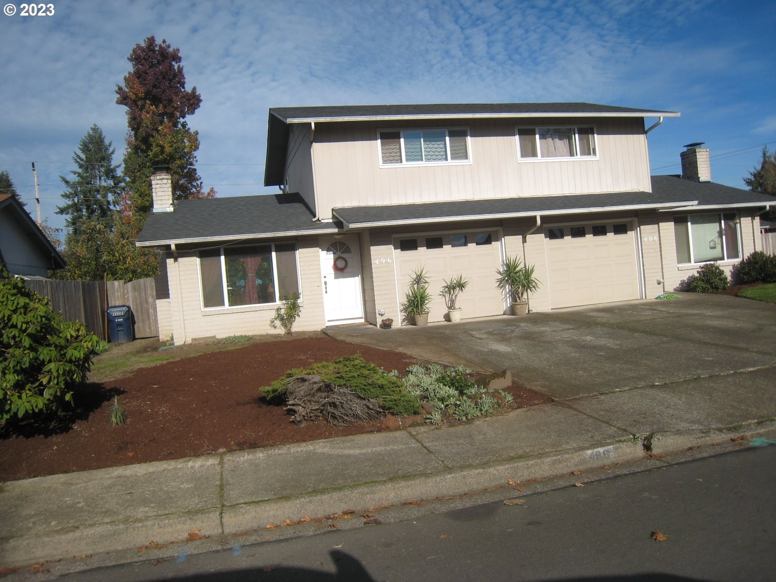 496 S Street Springfield, OR 97477 - Photo 1 of 11 a front view of a house with a yard
