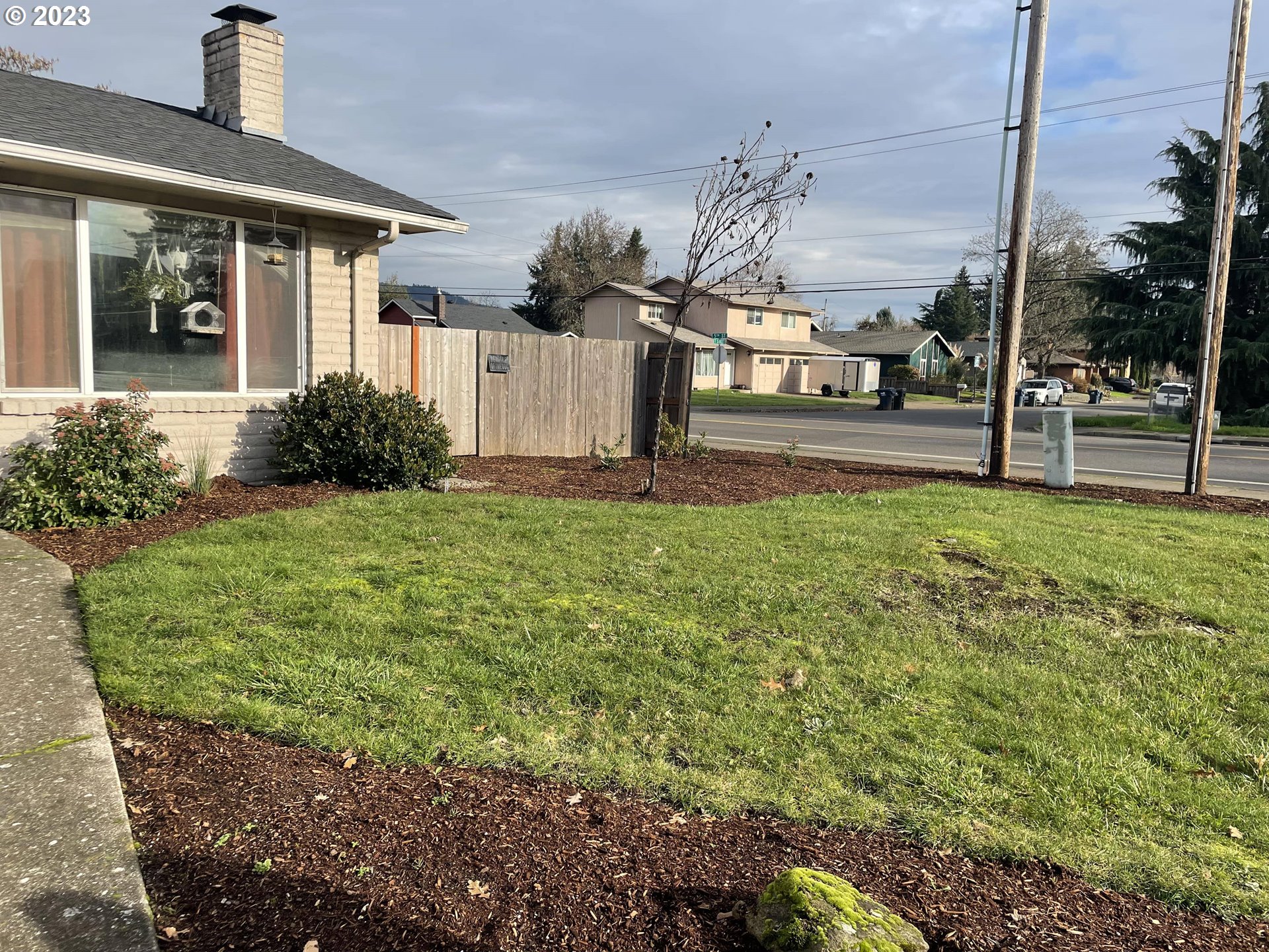 496 S Street Springfield, OR 97477 - Photo 11 of 11 a view of a house with backyard and porch
