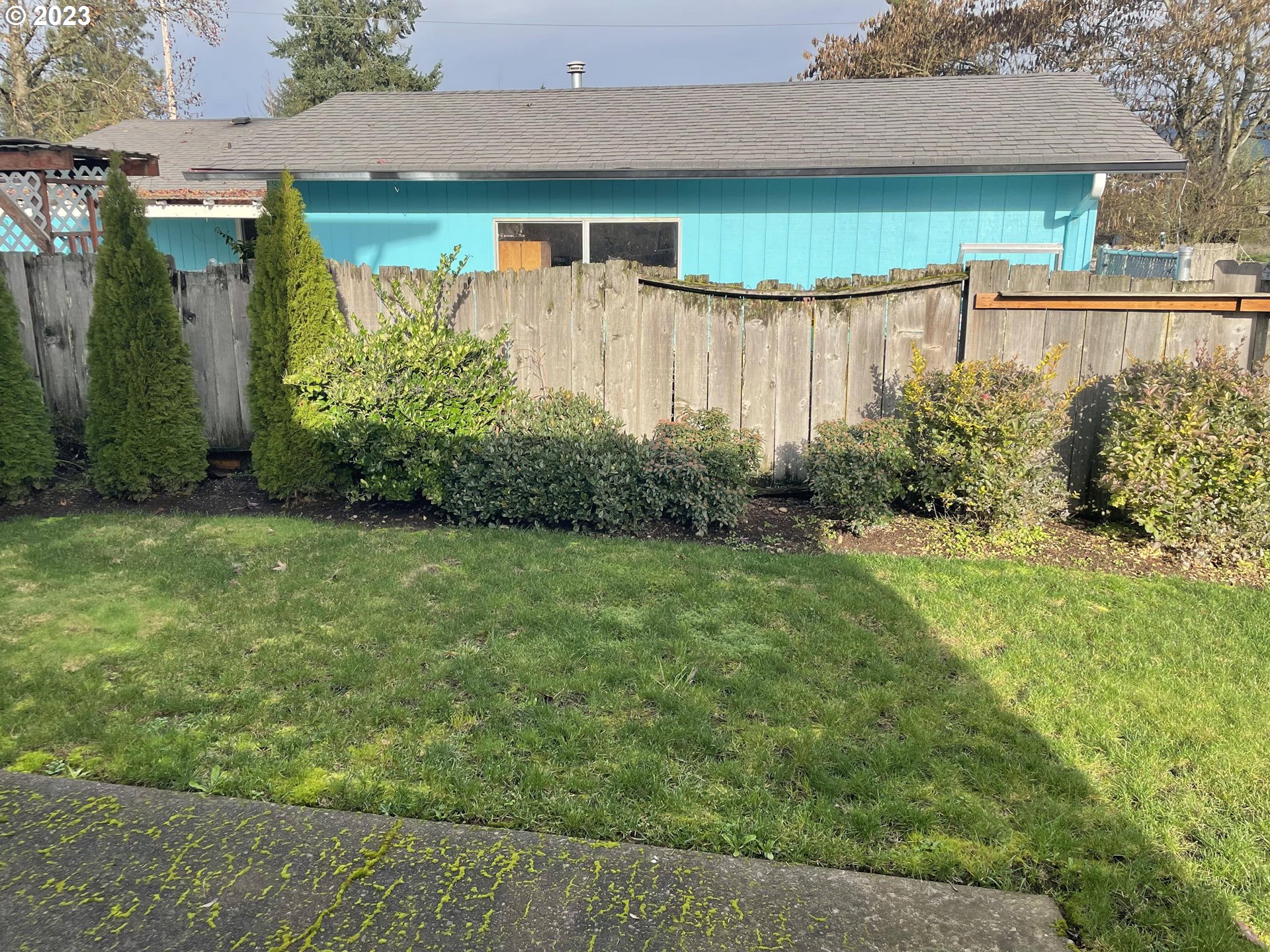 496 S Street Springfield, OR 97477 - Photo 8 of 11 a front view of a house with garden