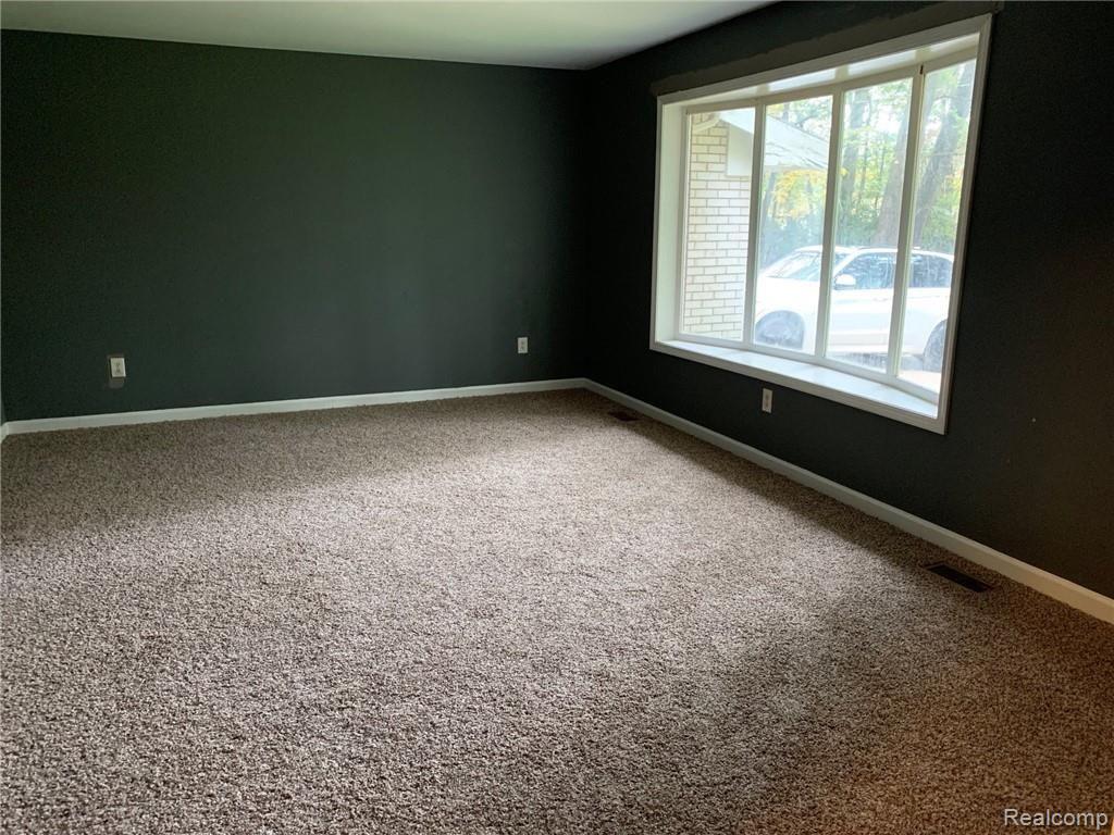 2053 Porter Road White Lake, MI 48383 - Photo 2 of 16 2.jpg