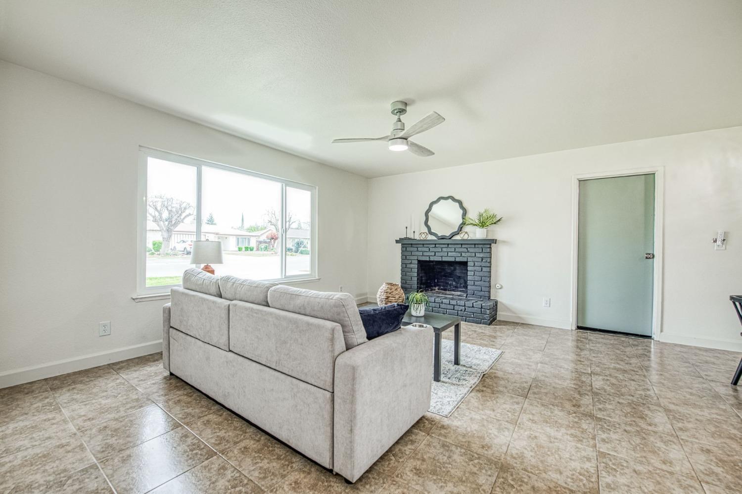 500 North Granada Drive Madera, CA 93637 - Photo 5 of 24