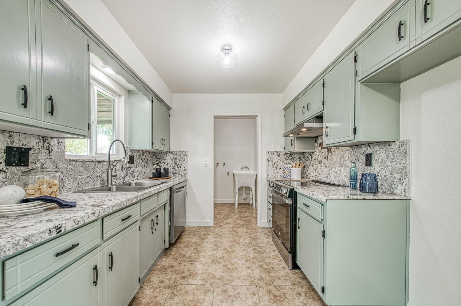 500 North Granada Drive Madera, CA 93637 - Photo 9 of 24