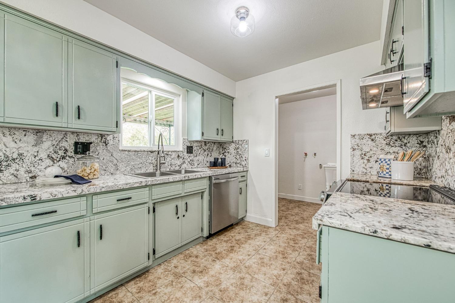 500 North Granada Drive Madera, CA 93637 - Photo 10 of 24