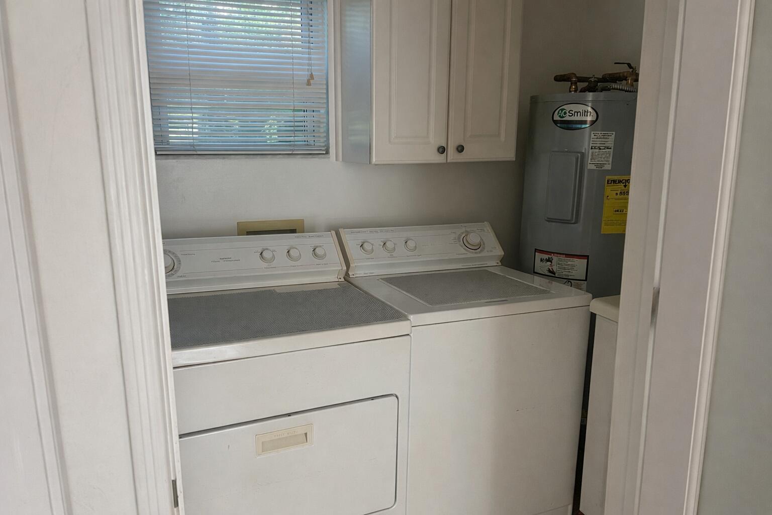 248 Cortez Road West Palm Beach, FL 33405 - Photo 17 of 17 a utility room with dryer and washer