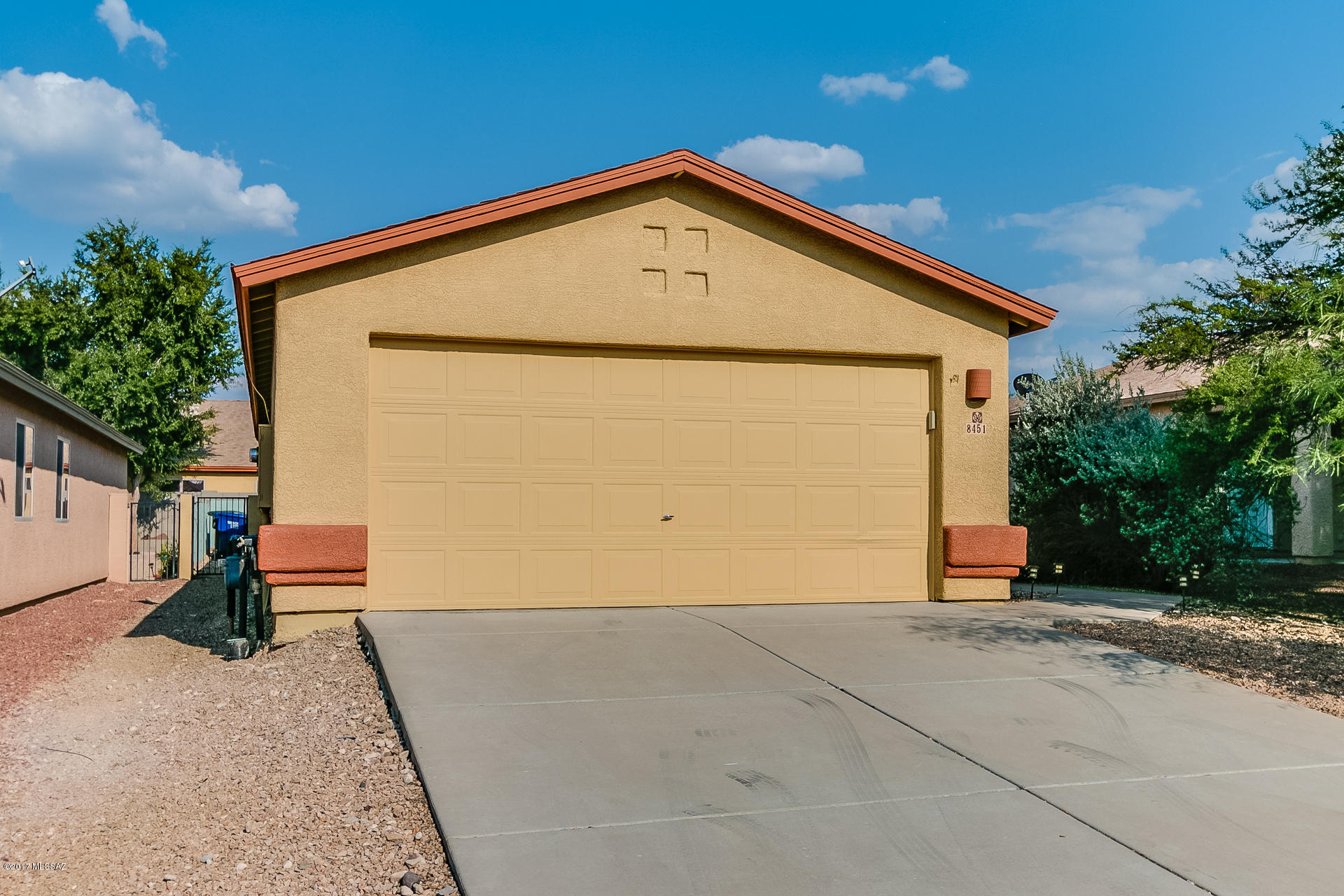 8451 South Mt Elise Road Tucson, AZ 85747 - Photo 3 of 38