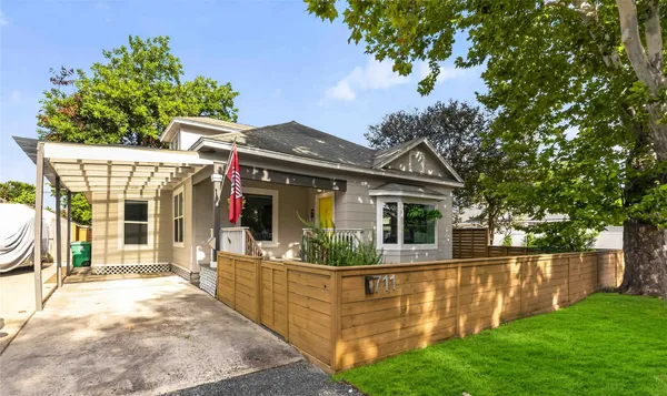 $760,000 | 711 Walton Street, Houston, TX 77009