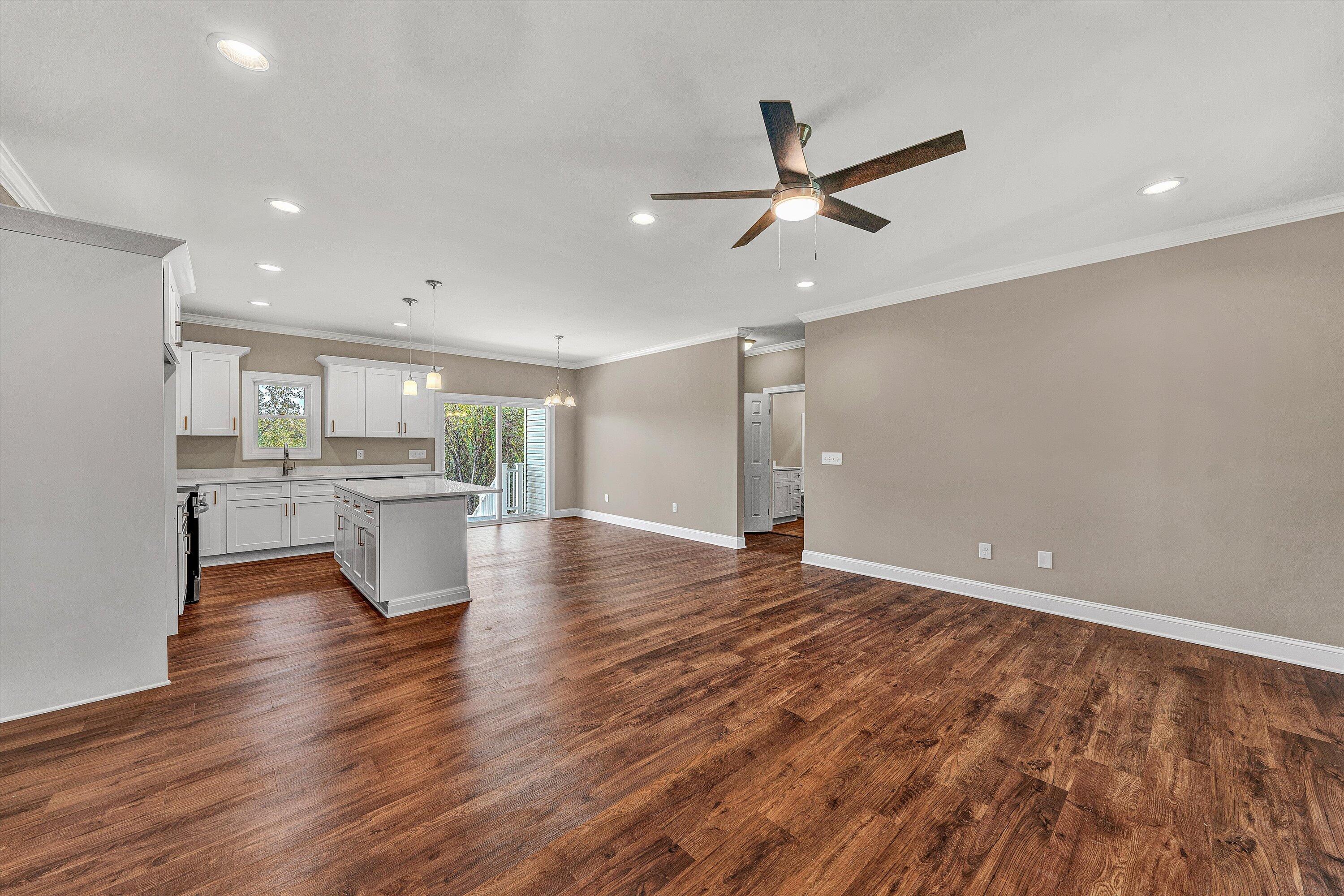 2002 Plateau Road Southeast Roanoke, VA 24014 - Photo 8 of 48 08-DSC00112