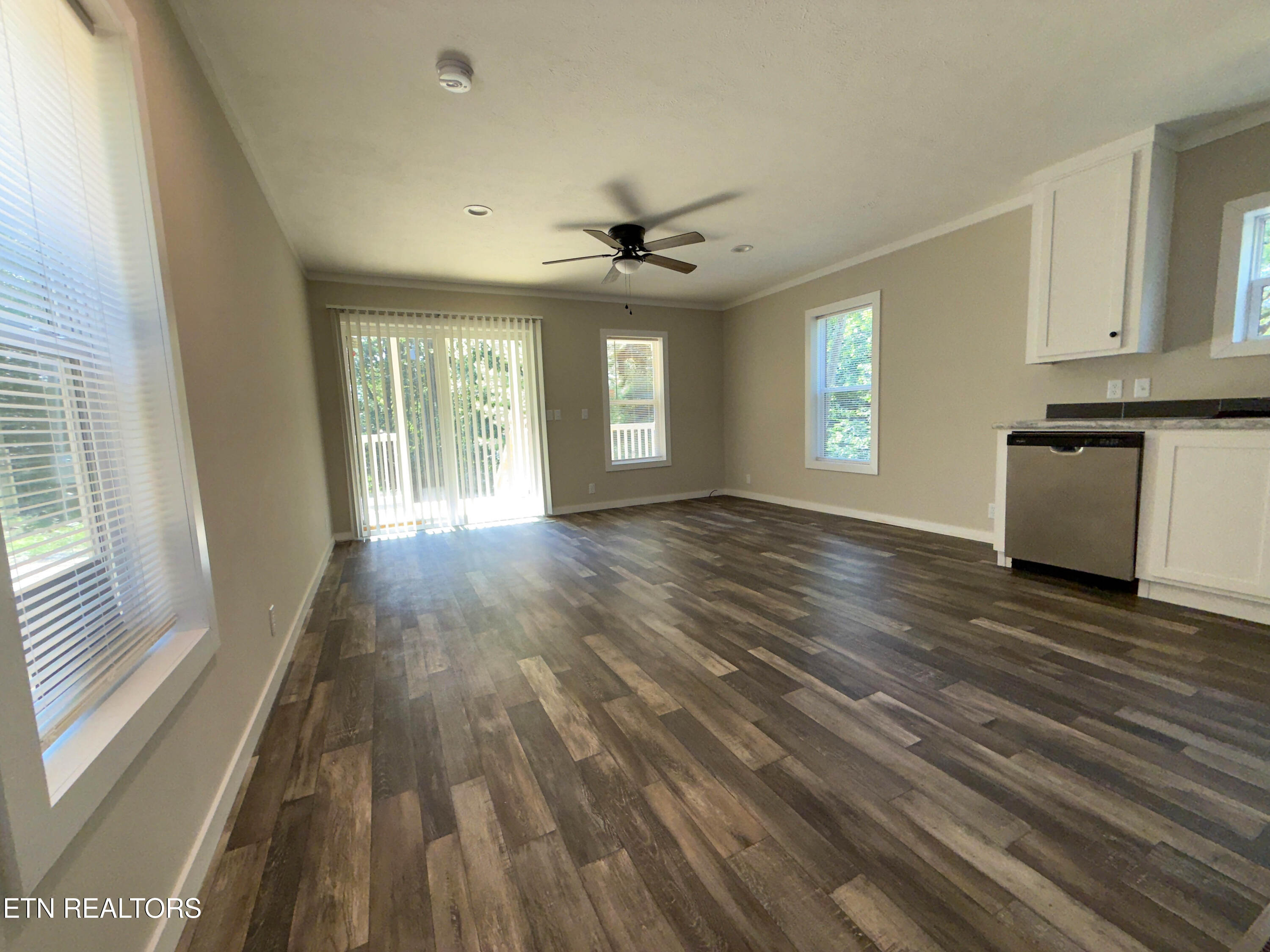 107 Humphreys Road Greeneville, TN 37743 - Photo 13 of 20 Living room