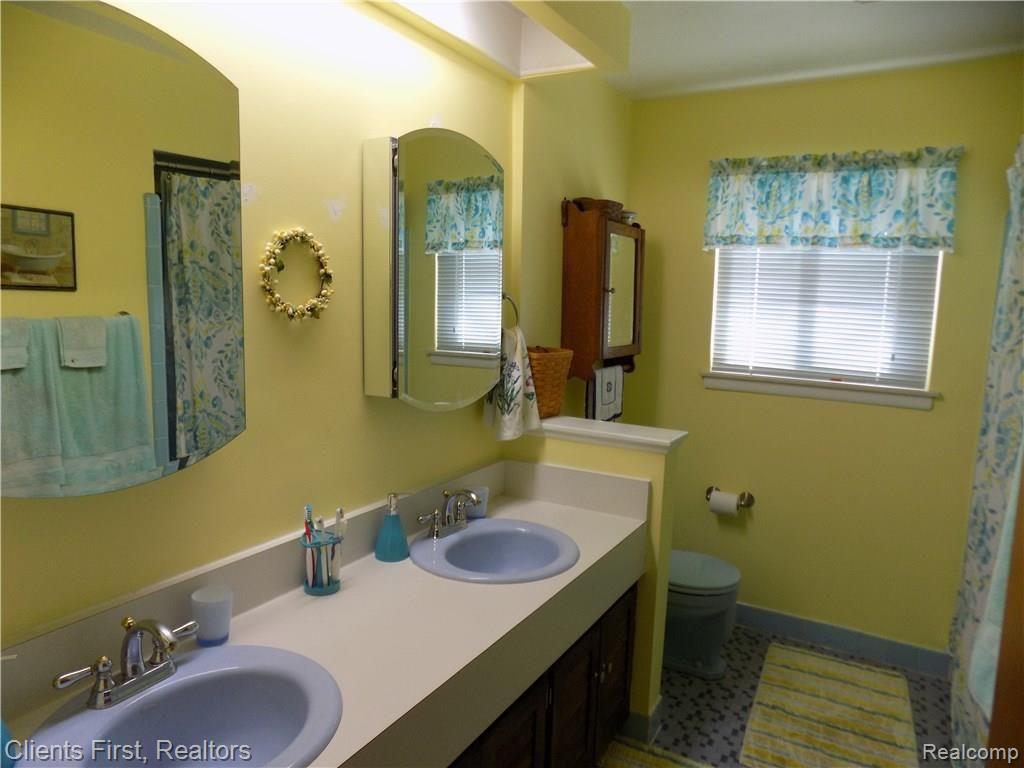 16218 Riverside Street Livonia, MI 48154 - Photo 21 of 22 Gallery Image 21