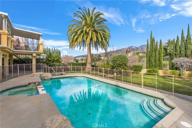 a black and white photo of a living room