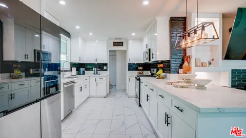 $1,199,000 | 3807 West Clark Avenue, Burbank, CA 91505