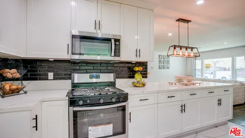 $1,199,000 | 3807 West Clark Avenue, Burbank, CA 91505