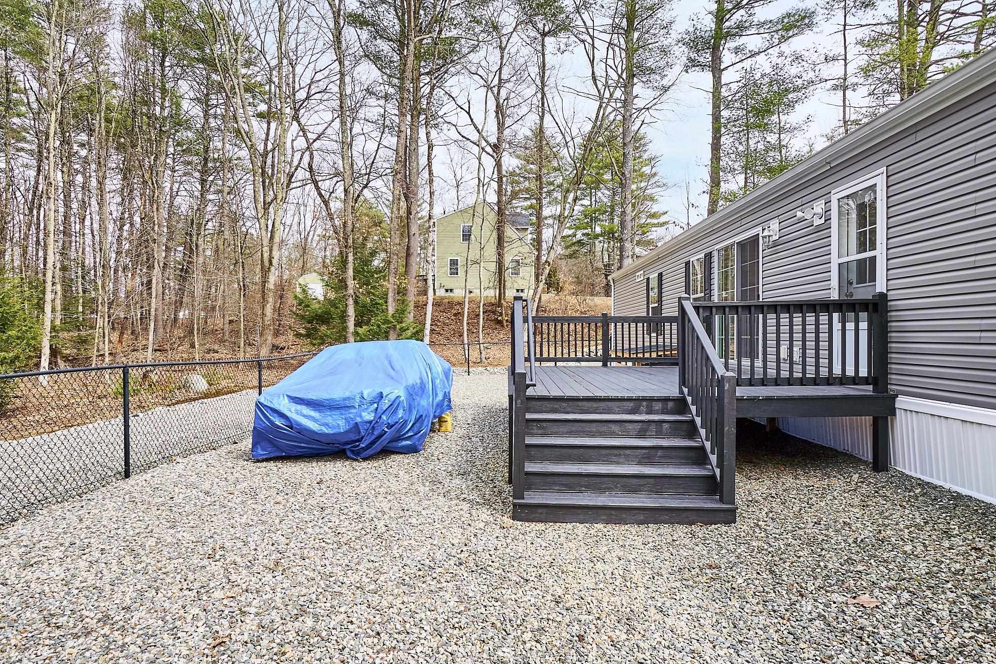 7 Elizabeth Road Sandown, NH 03873 - Photo 4 of 24