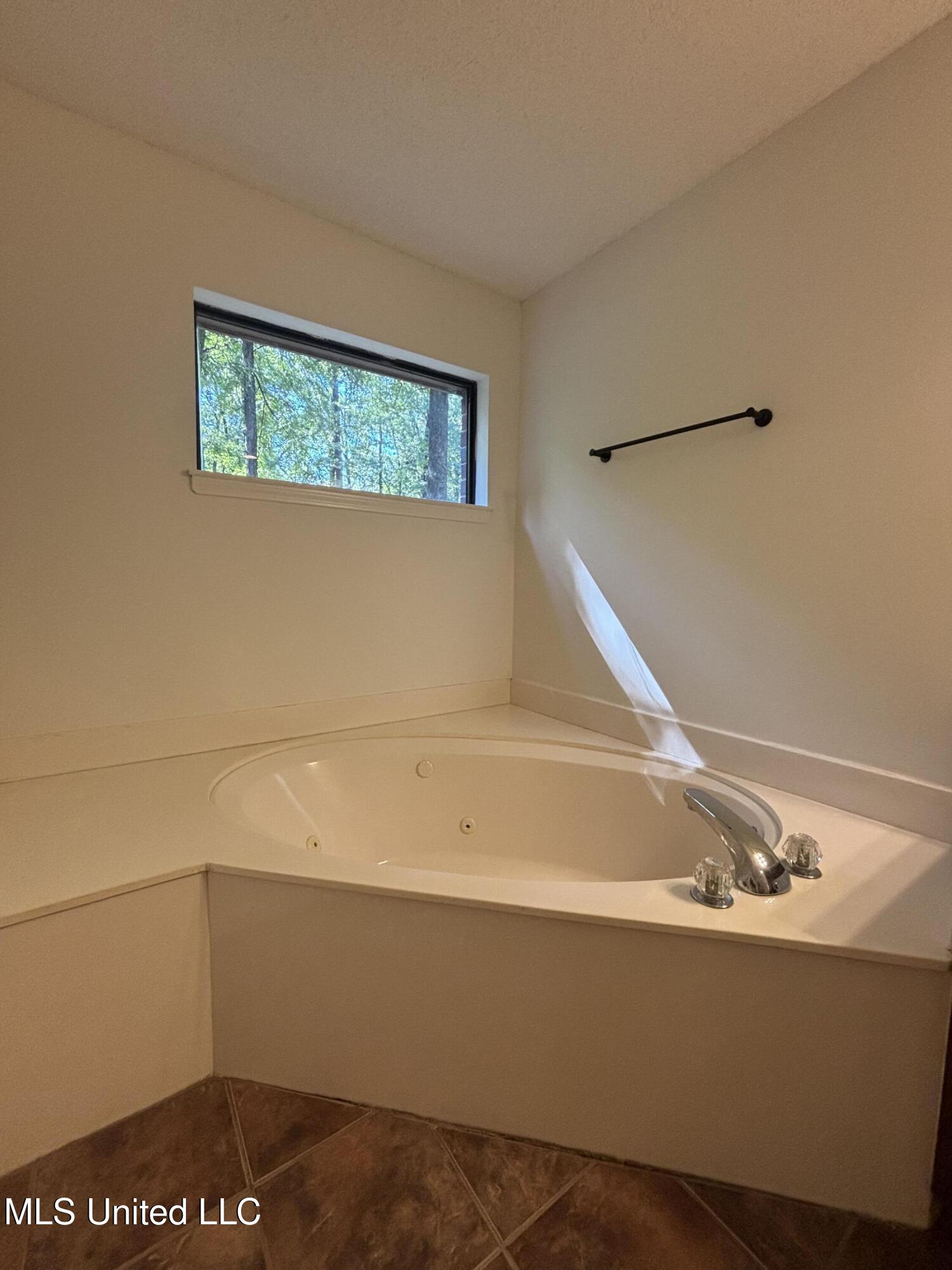 7465 Broken Hickory Drive Walls, MS 38680 - Photo 18 of 26 Photo Oct 04 2025, 3 05 47 PM