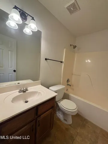 $289,900 | 7465 Broken Hickory Drive, Walls, MS 38680