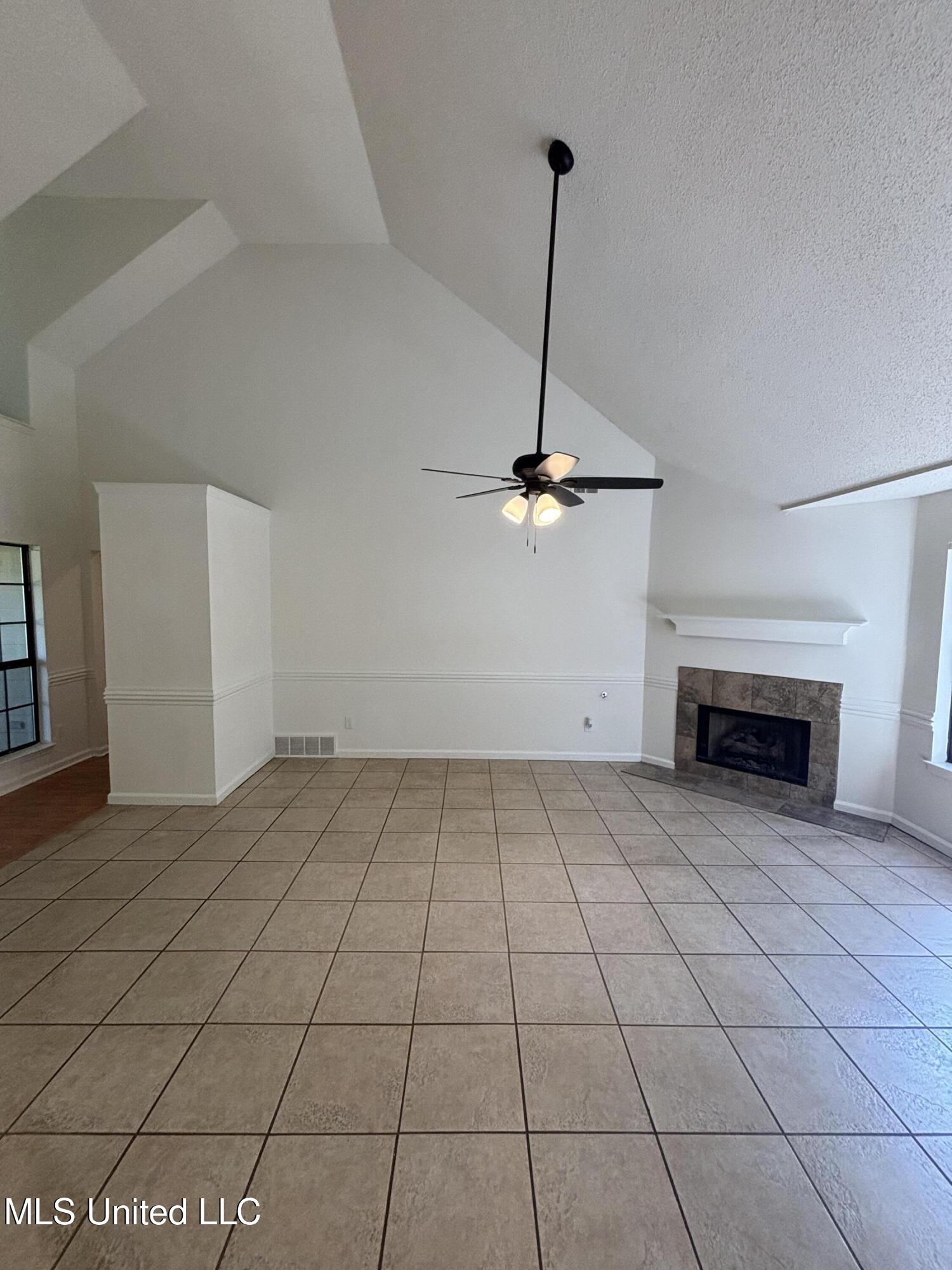 7465 Broken Hickory Drive Walls, MS 38680 - Photo 10 of 26 Photo Oct 04 2025, 2 57 57 PM