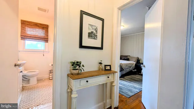 a en suite bathroom with a toilet sink and mirror