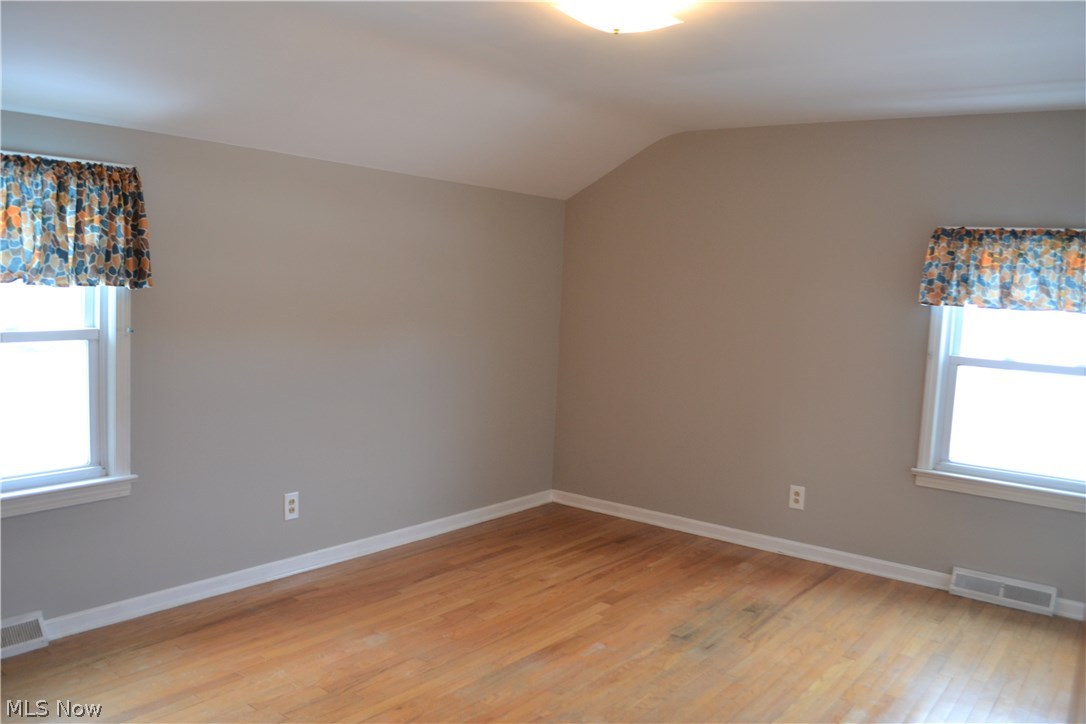 4860 Fairlawn Road Cleveland, OH 44124 - Photo 10 of 14