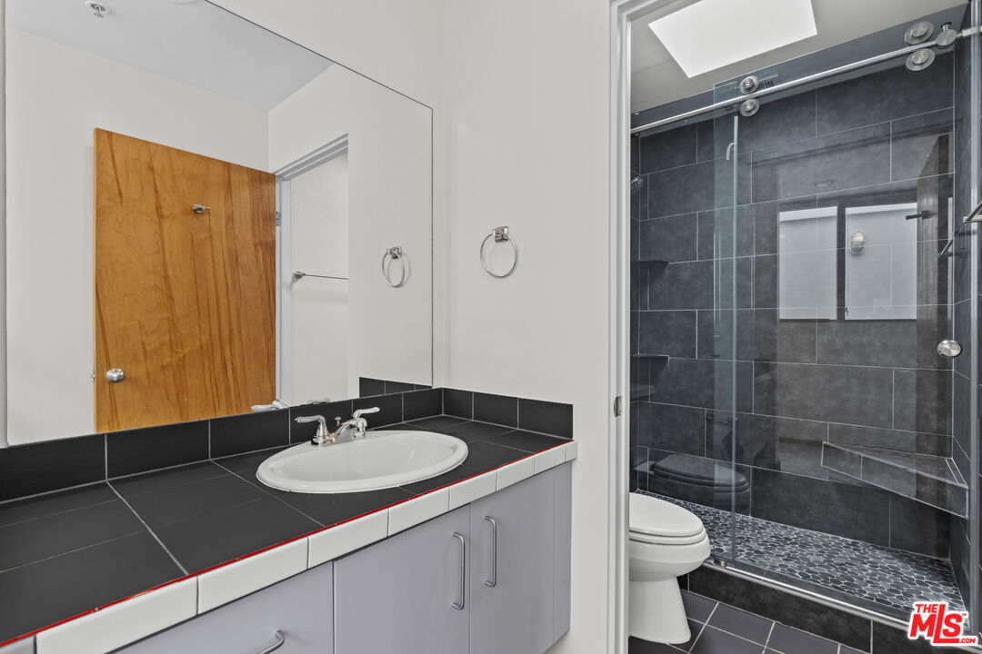 343 Rennie Avenue, Unit 7 Venice, CA 90291 - Photo 12 of 16 Gallery Image 12