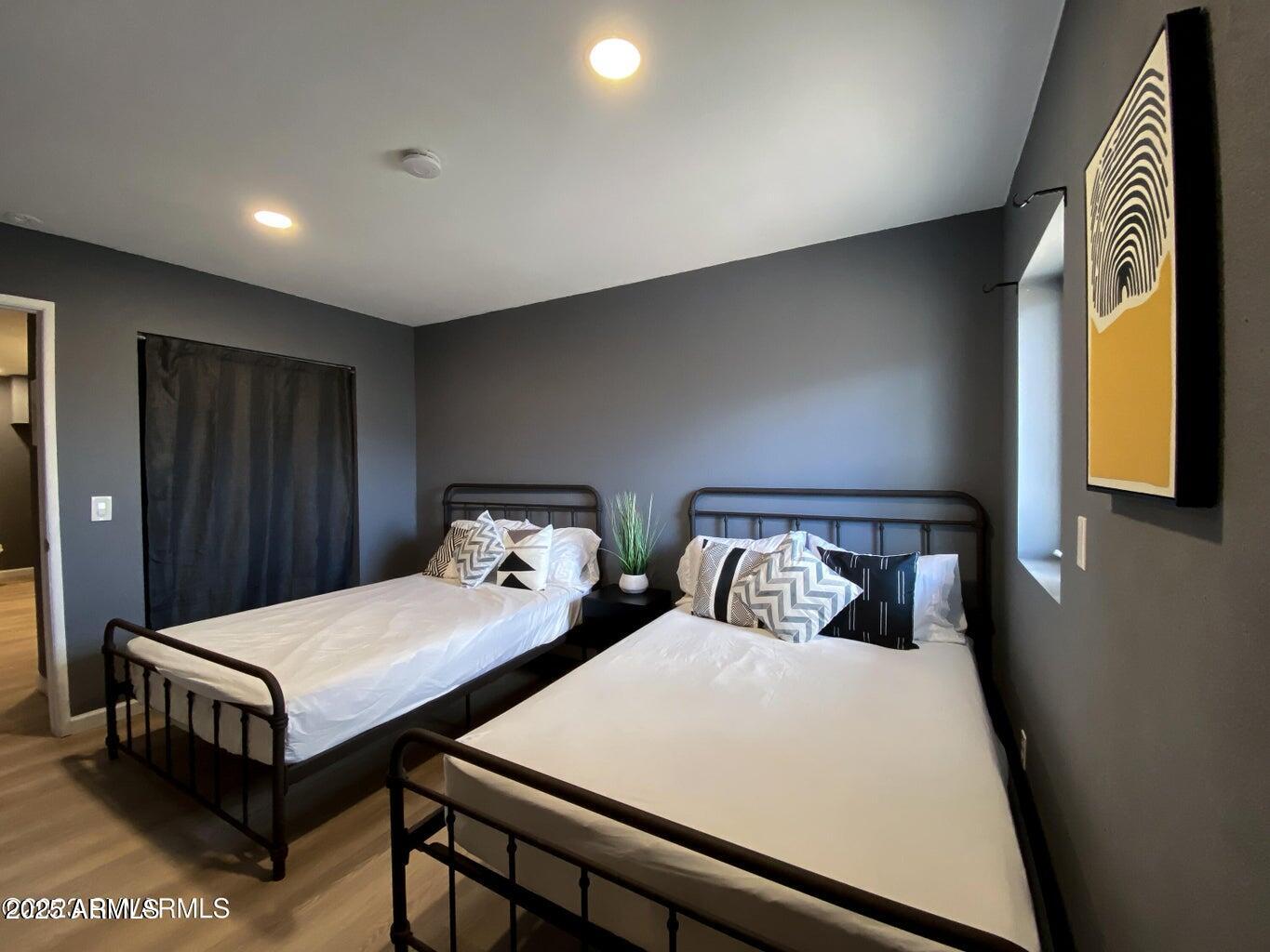 900 Rabbit Run Clarkdale, AZ 86324 - Photo 23 of 41 a bedroom with two beds and a table