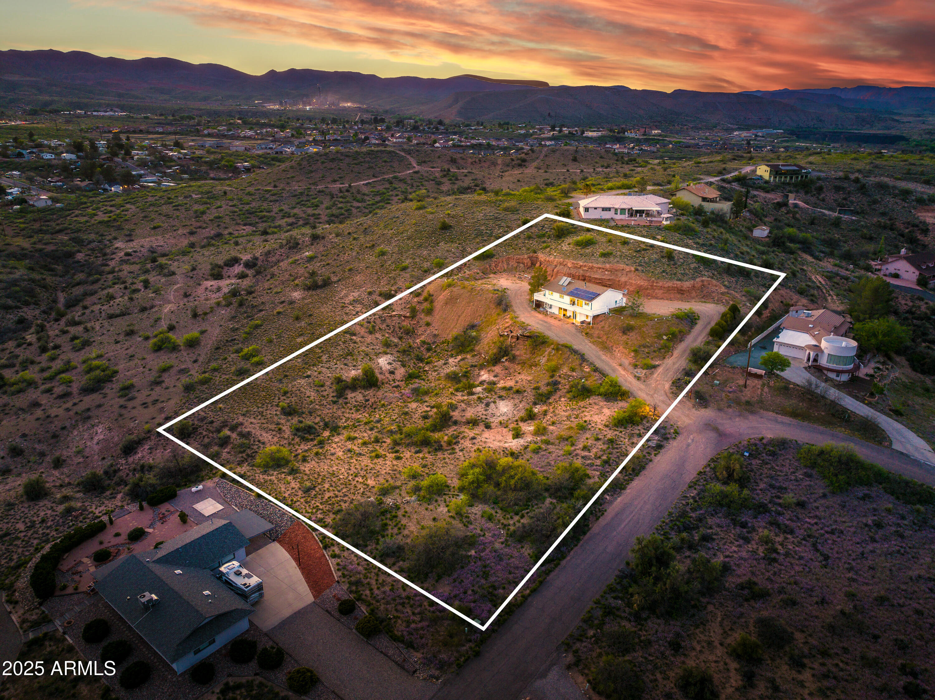 900 Rabbit Run Clarkdale, AZ 86324 - Photo 6 of 41 a view of a tennis court