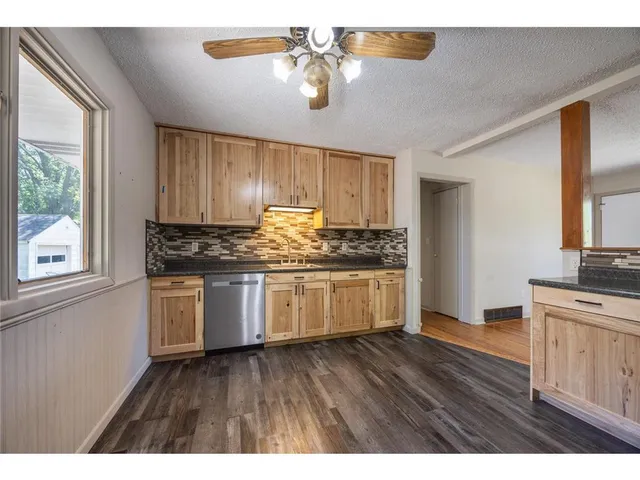 $239,000 | 1605 4th Street Southwest, Austin, MN 55912