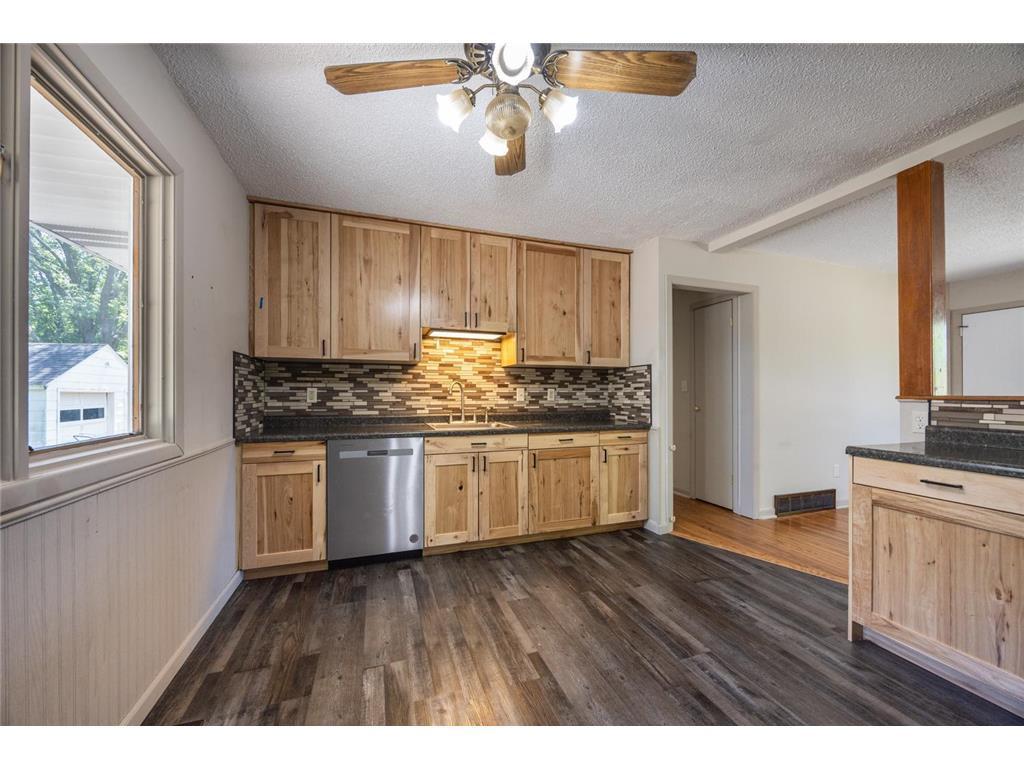 1605 4th Street Southwest Austin, MN 55912 - Photo 8 of 26