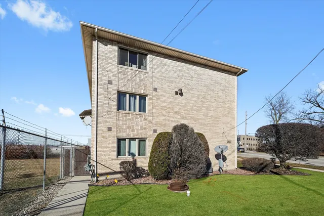 $225,000 | 4500 Rumsey Avenue, Unit 2N, Oak Lawn, IL 60453