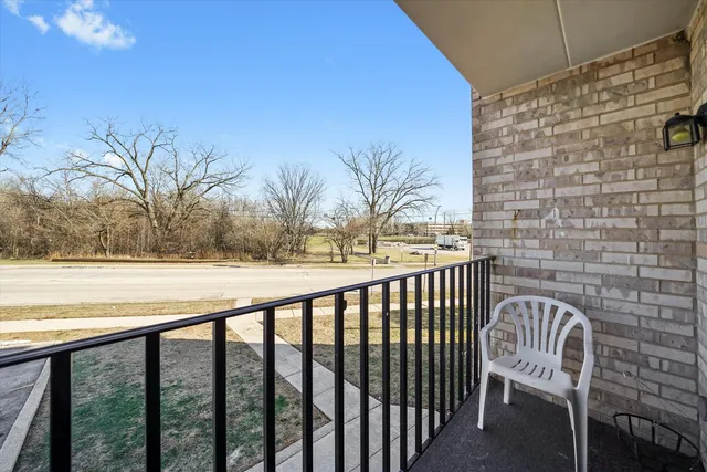 $225,000 | 4500 Rumsey Avenue, Unit 2N, Oak Lawn, IL 60453