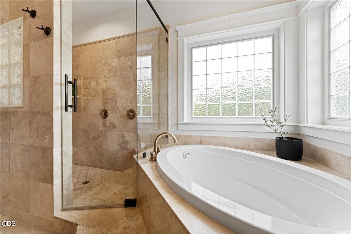 1013 Roxy Ann Road Medford, OR 97504 - Photo 38 of 74 72-master bath 3