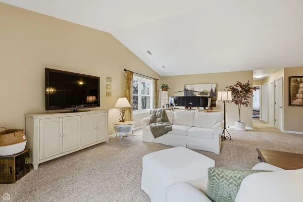 $247,000 | 329 Everett Avenue, Unit 2B, Crystal Lake, IL 60014