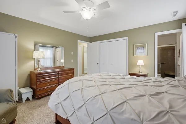 $247,000 | 329 Everett Avenue, Unit 2B, Crystal Lake, IL 60014