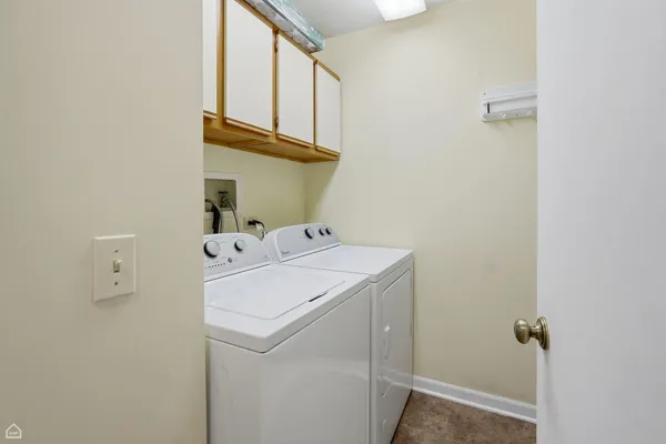 $247,000 | 329 Everett Avenue, Unit 2B, Crystal Lake, IL 60014