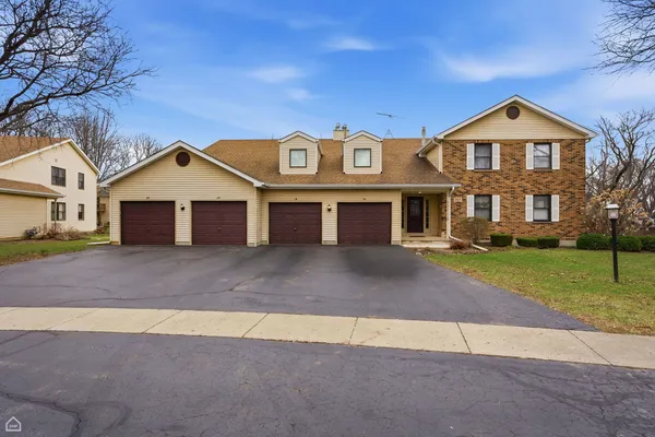 $247,000 | 329 Everett Avenue, Unit 2B, Crystal Lake, IL 60014