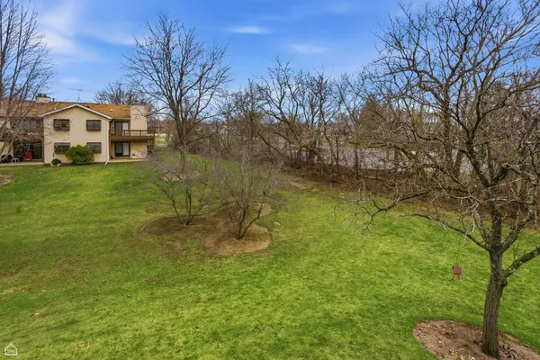 $247,000 | 329 Everett Avenue, Unit 2B, Crystal Lake, IL 60014