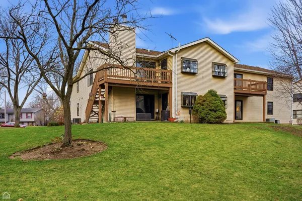 $247,000 | 329 Everett Avenue, Unit 2B, Crystal Lake, IL 60014